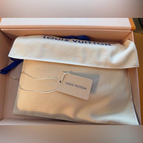 Louis Vuitton White and Black Fur Crossbody Bag - Picture 2 of 5